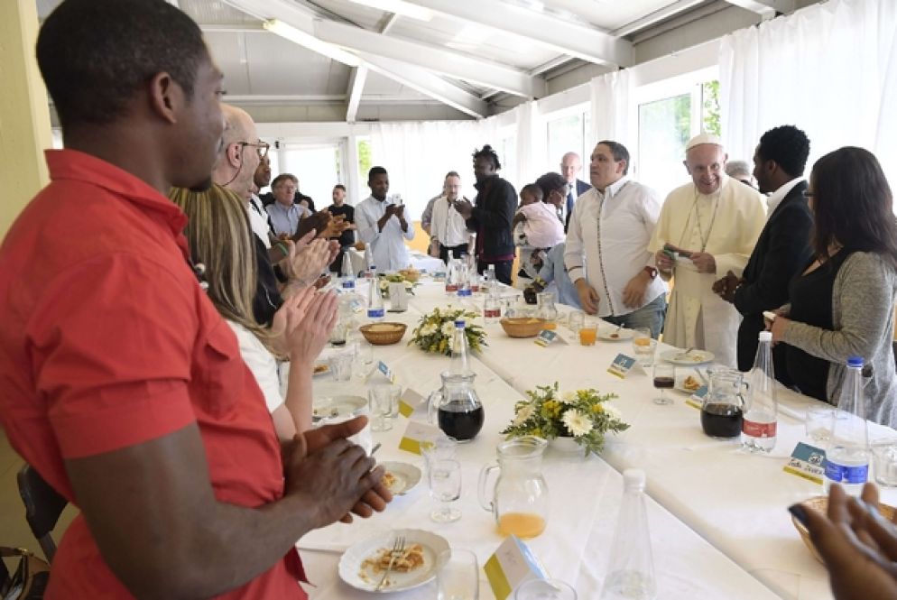 Il Papa a pranzo (Osservatore Romano)