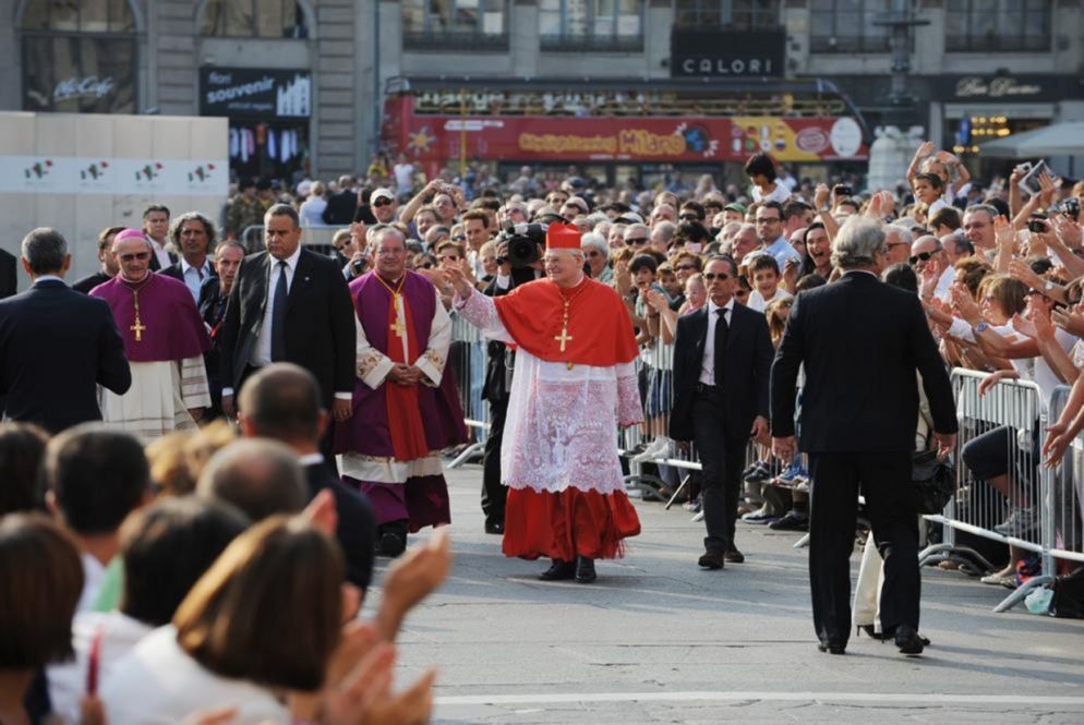Il 25 settembre 2011. L'ingresso dell'arcivescovo di Milano, Angelo Scola nella arcidiocesi ambrosiana. In piazza Duomo il saluto ai fedeli (Omnimilano)