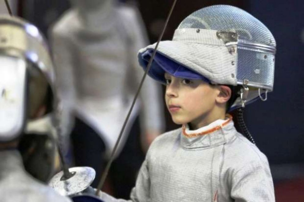 Leo e la scherma, una delle sue tante passioni, come il violino