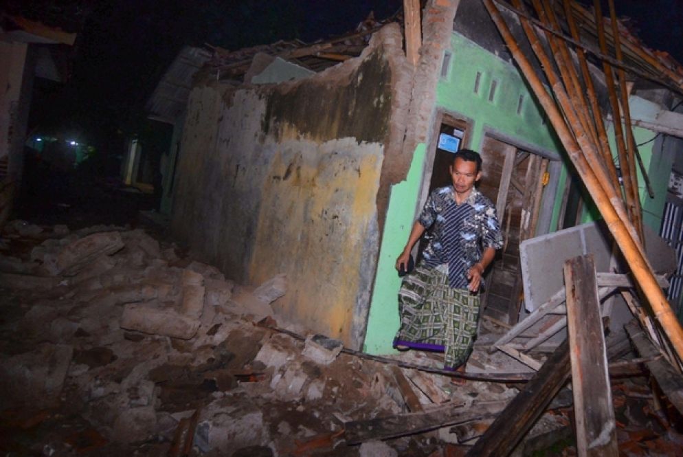 Una casa gravemente danneggiata dalla scossa sismica (Ansa)