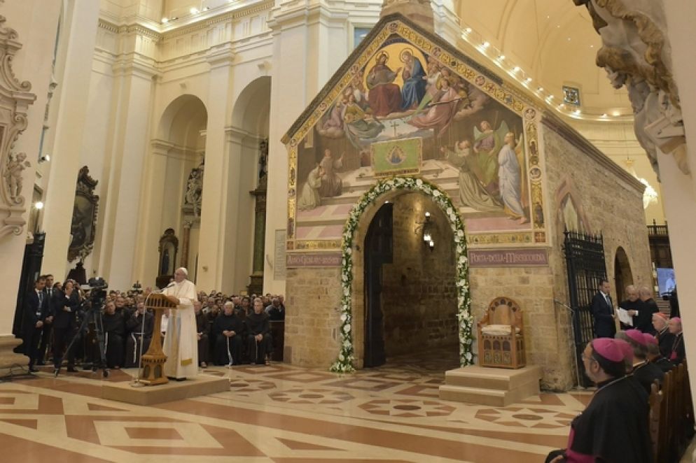 Papa Francesco lo scorso anno alla Porziuncola per gli ottocento anni del Perdono di Assisi