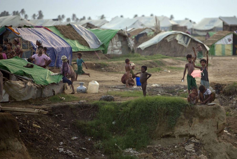 Campo profughi a Sittwe, nello Stato di Rakhine (ansa)