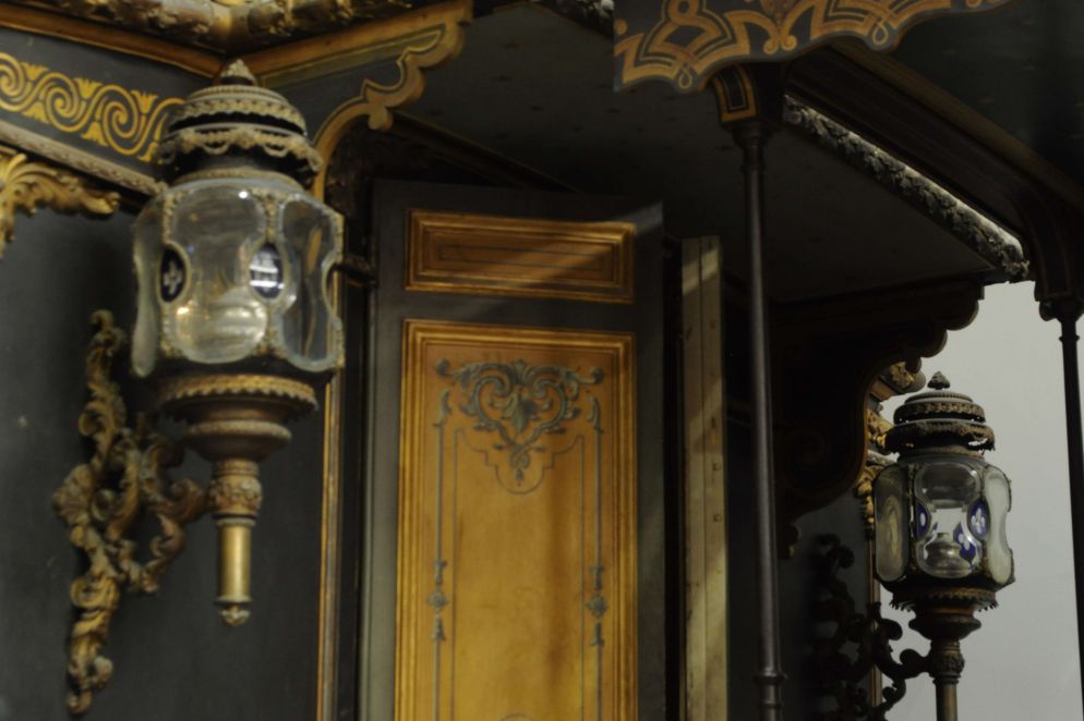 Particolare delle lampade esterne della carrozza Cappella
