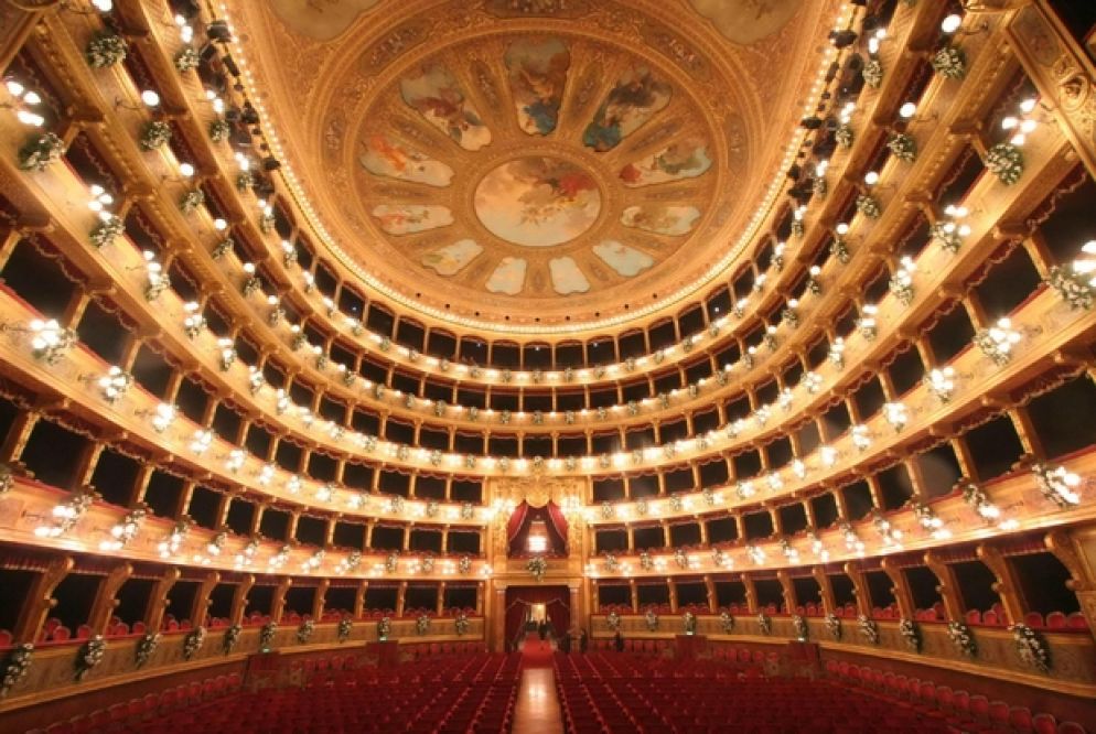 Il Teatro Massimo a Palermo (Ansa)