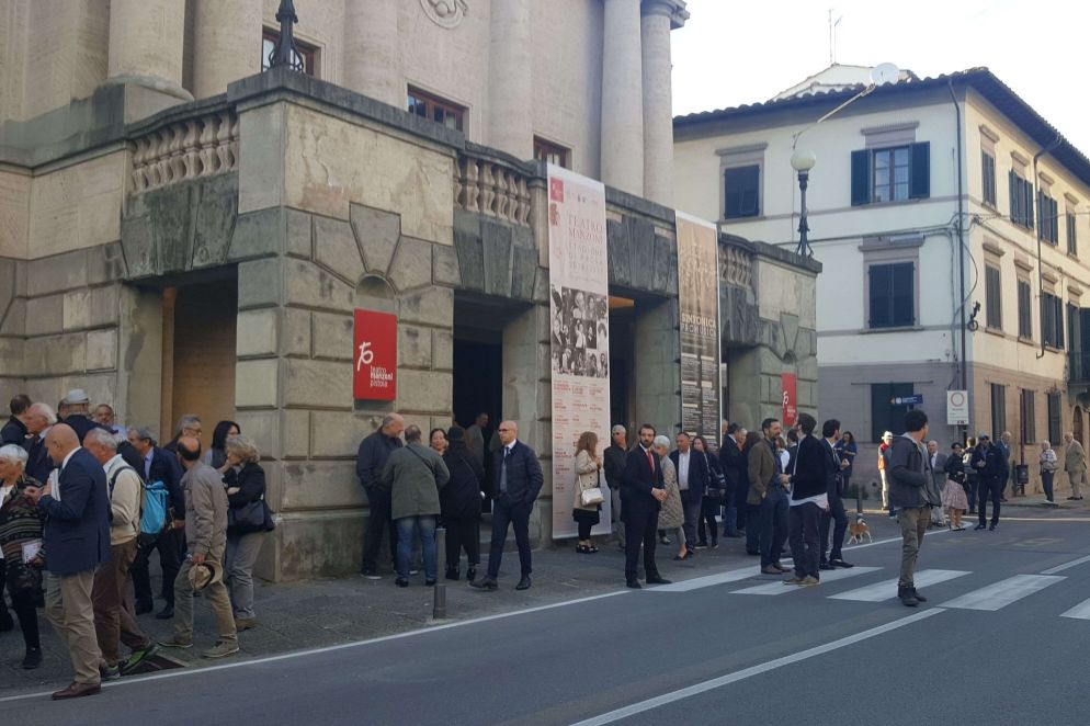 Il teatro "Manzoni" a Pistoia