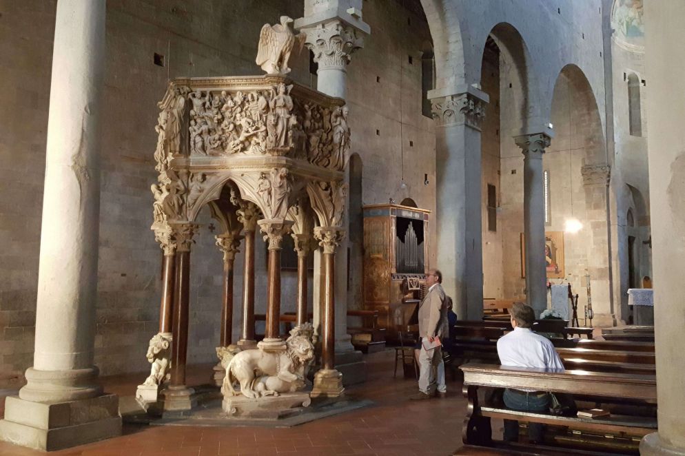 La chiesa di Sant'Andrea con il celebre pulpito di Giovanni Pisano