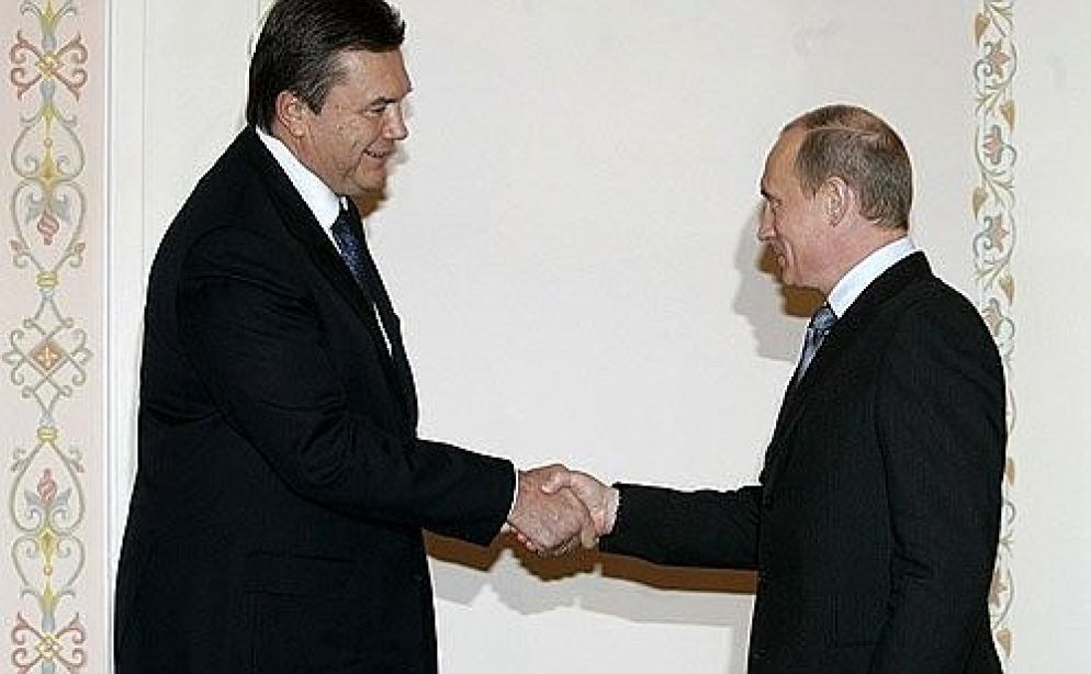 L'ex presidente ucraino Viktor Yanukovych con il presidente russo Vladimir Putin
