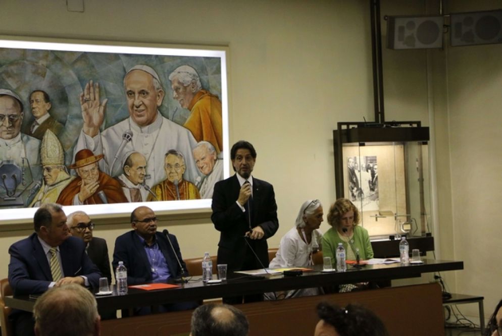 Un momento della presentazione ai giornalisti del Giubileo d'oro, al centro il presidente nazionale del Rinnovamento nello Spirito, Salvatore Martinez