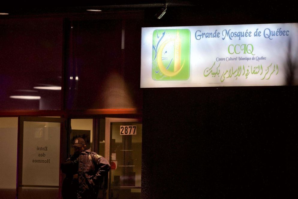 L'insegna della moschea di Québec City (Ansa)