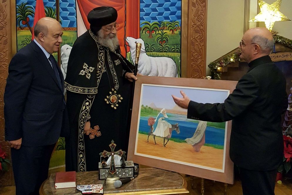 Da sinistra ministro del turismo egiziano Yehia Rashed, il patriarca copto Tawadros II e l'amministratore Orp monsignor Remo Chiavarini (foto Gambassi)