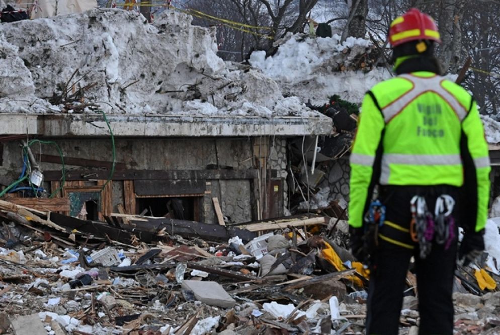 Un’immagine dell’hotel Rigopiano, a Farindola (Pescara), a gennaio 2017 dopo essere stato seppellito da una valanga