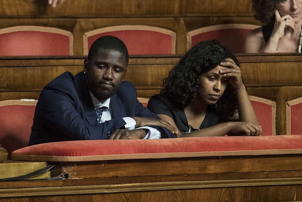 Ragazzi assistono al dibattito in aula al Senato sullo ius soli temperato