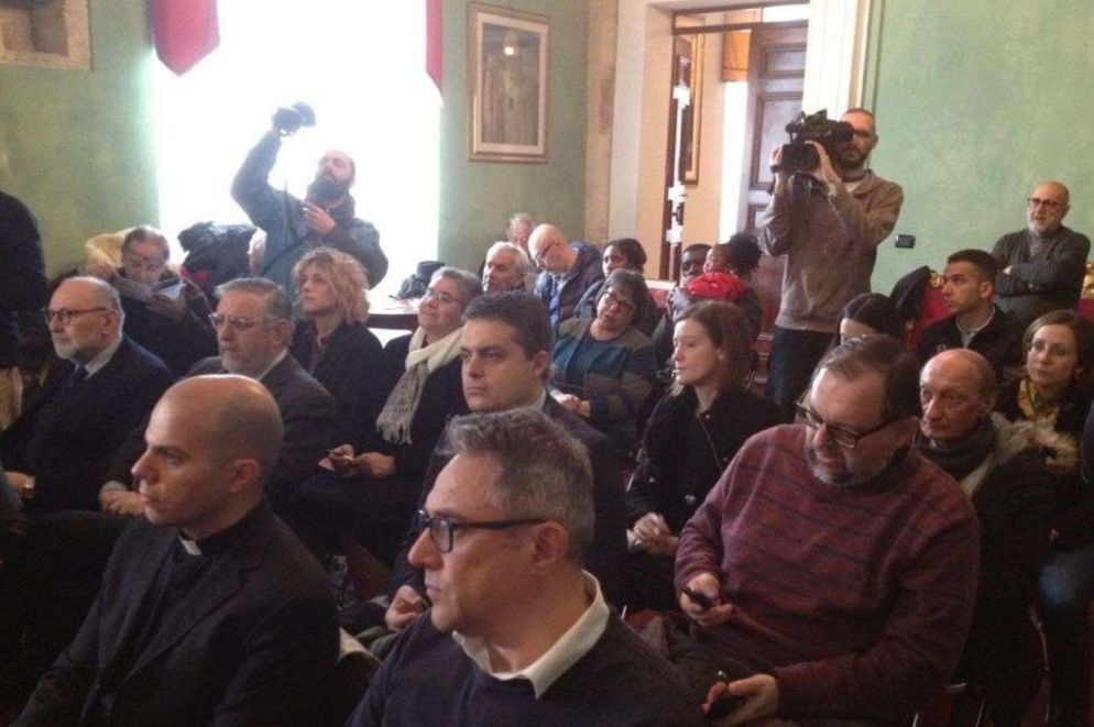 L'incontro del cardinale Gualtiero Bassetti con i giornalisti a Perugia