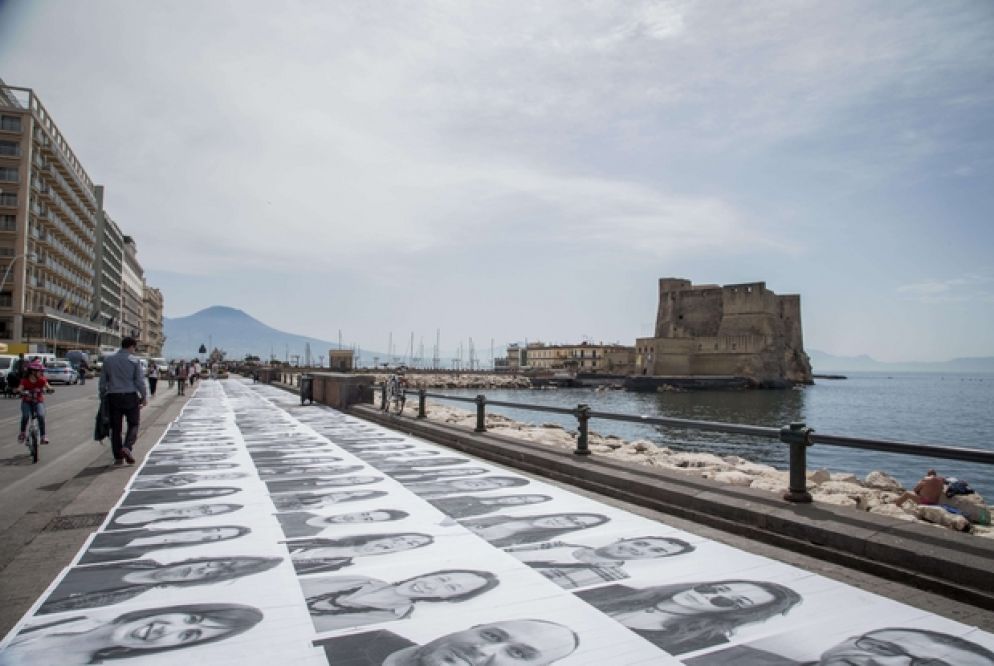 I volti della città nell'installazione "Inside Out- Napoli: il rinascimento parte da qui" dell'artista JR