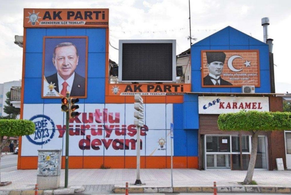 Le gigantografie del presidente Erdogan e del 'Padre della patria' turca (Foto: Scaglione)