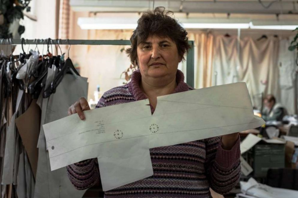 Operaia di uno stabilimento ucraino