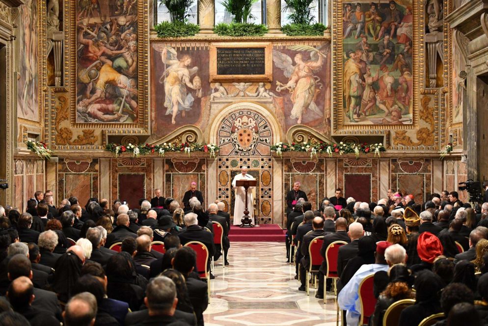 L'udienza si è tenuta nella sala Regia del Palazzo Apostolico (Ansa)