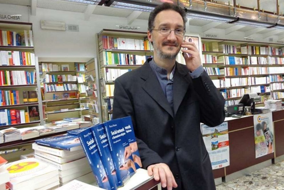 Don Paolo Padrini, il sacerdote della diocesi di Tortona esperto del mondo digitale e ideatore dell'App iBreviary