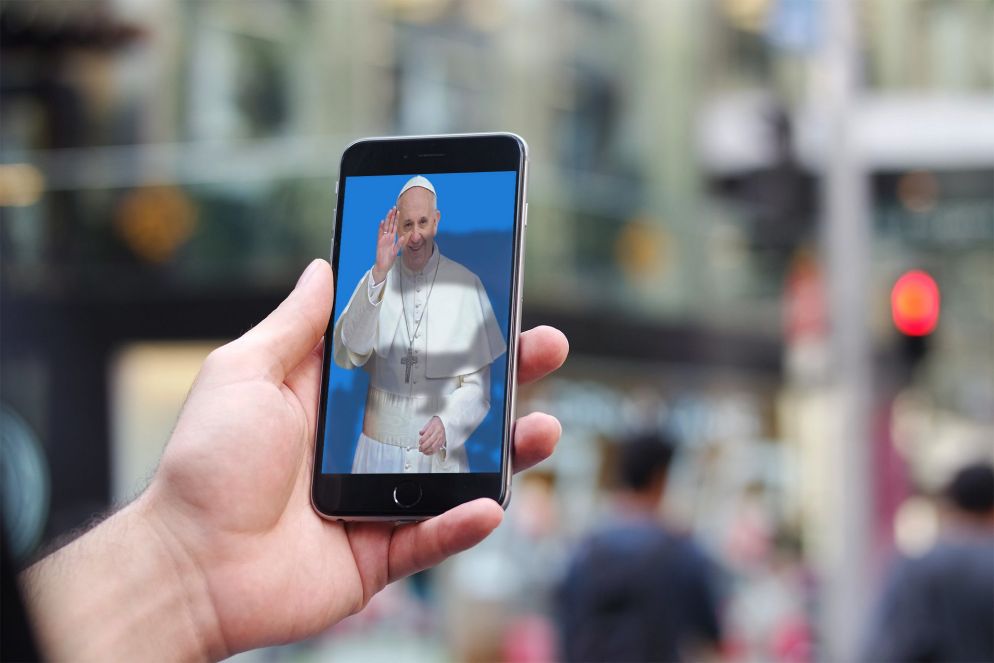 Cosa pensa papa Francesco dei social - Copyright 2014