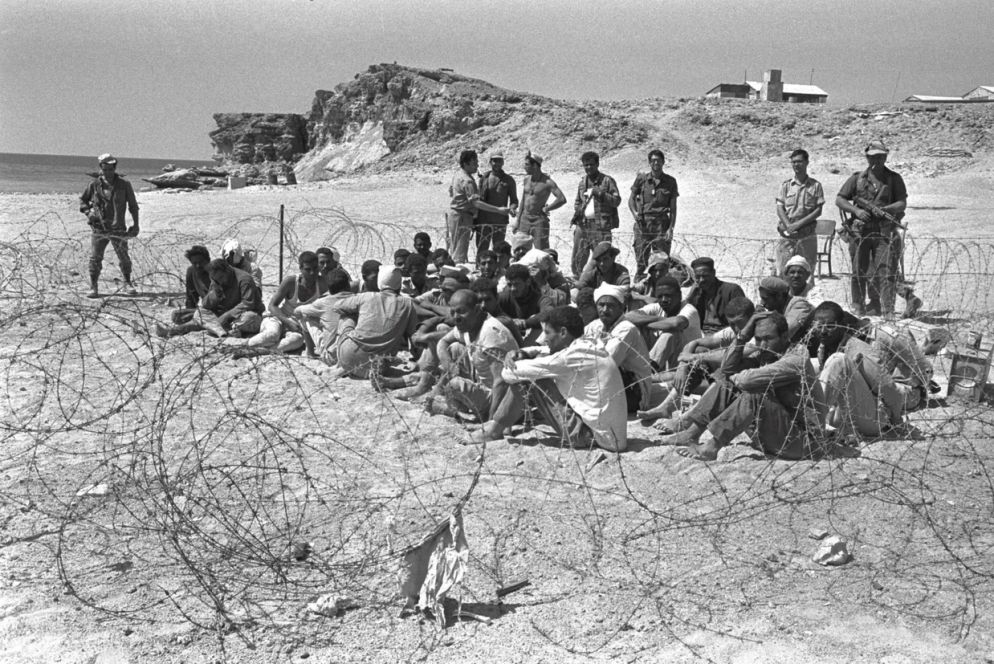 Prigionieri egiziani catturati vicino a Sharm el Sheikh nel Sinai meridionale, 8 giugno 1967 (Ufficio stampa del Governo israeliano)
