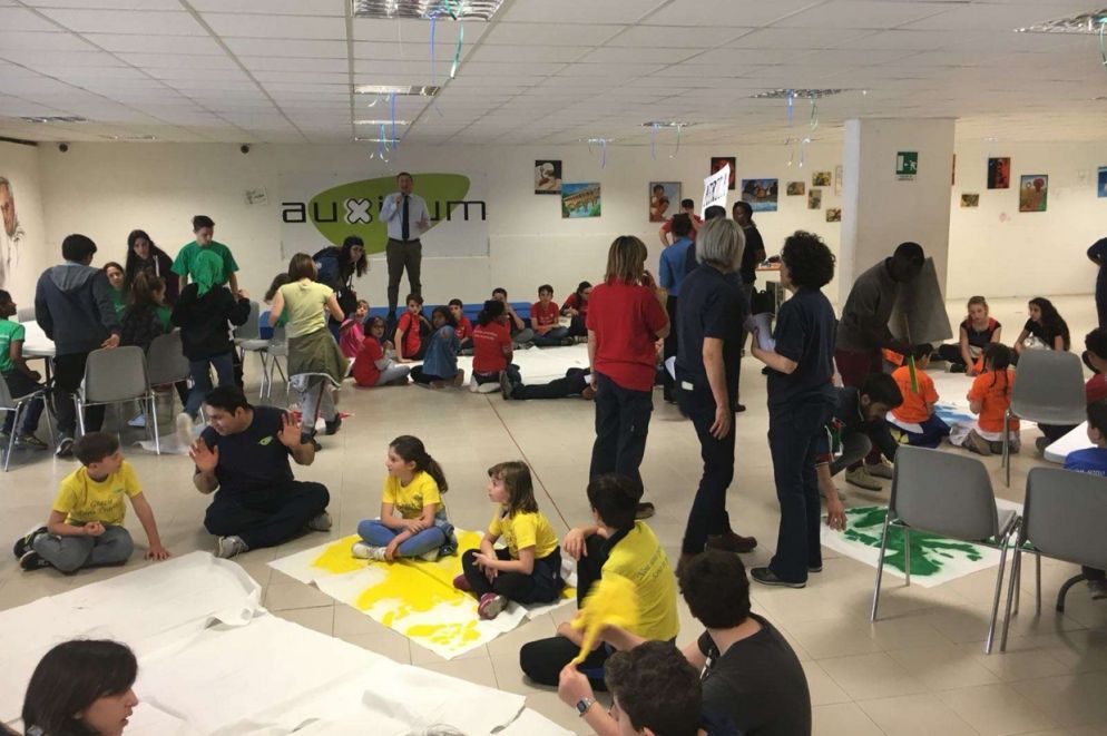 Un momento della mattinata passata al Cara di Castelnuovo di Porto