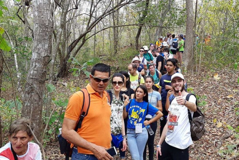 I giovani dei gruppi della Lombardia e della Puglia (ospiti a Macaracas prima della Gmg a Panama) durante la visita al bosco di El Colmon per la giornata dedicata all'ecologia.