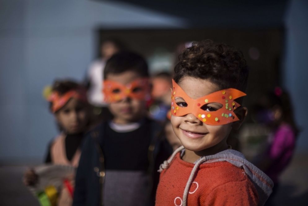 Diego Ibarra Sanchez - Unica tappa in Italia, la mostra "Back to the future. Scatti di voglia di vita dei bambini siriani rifugiati" racconta i protagonisti del progetto promosso da AVSI, Terre des Hommes Italia, Terre des Hommes Netherlands e War Child Holland per riportare a scuola migliaia di bambini rifugiati siriani in Libano e Giordania grazie al sostegno dell'Unione Europea con il suo fondo Madad.