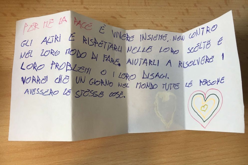 Nelle letterine si parla di pace e di amicizia