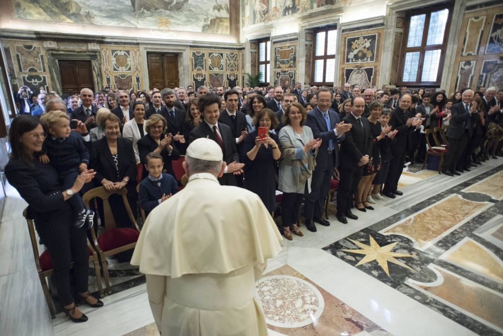 Il 1° maggio, in Sala Clementina, l'udienza ai dipendenti di Avvenire con le loro famiglie (Osservatore Romano)