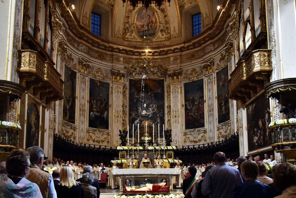 Celebrazione in cattedrale (Ansa)
