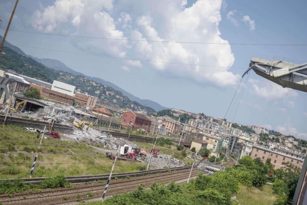 Quanto smarrimento di fronte alla tragedia (Fotogramma)