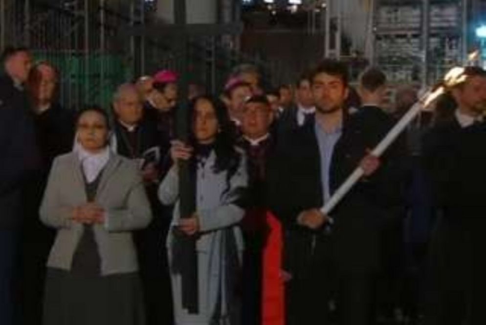 Lucia Capuzzi di Avvenire in un fermo immagine della diretta della Via Crucis di Vatican News