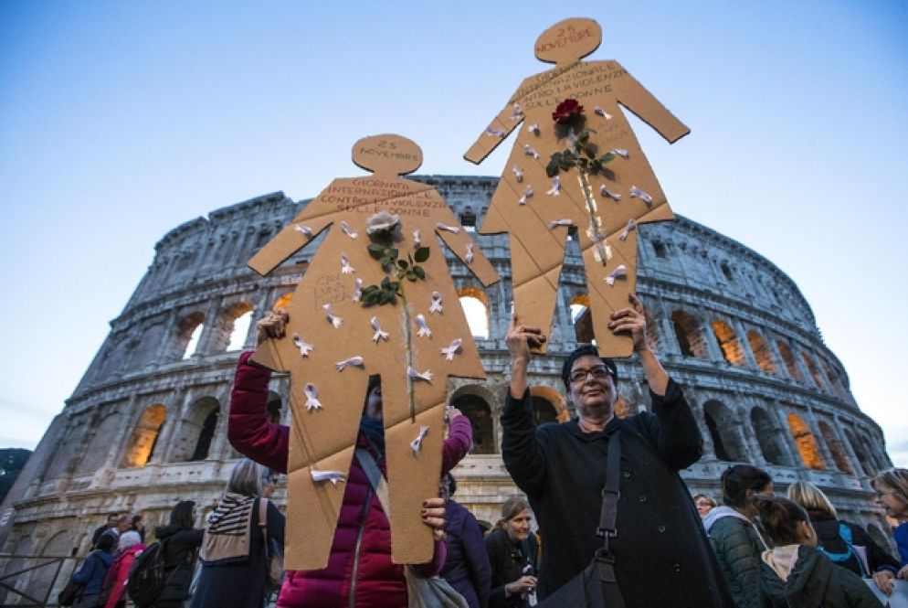Una manifestazione contro la violenza sulle donne a Roma