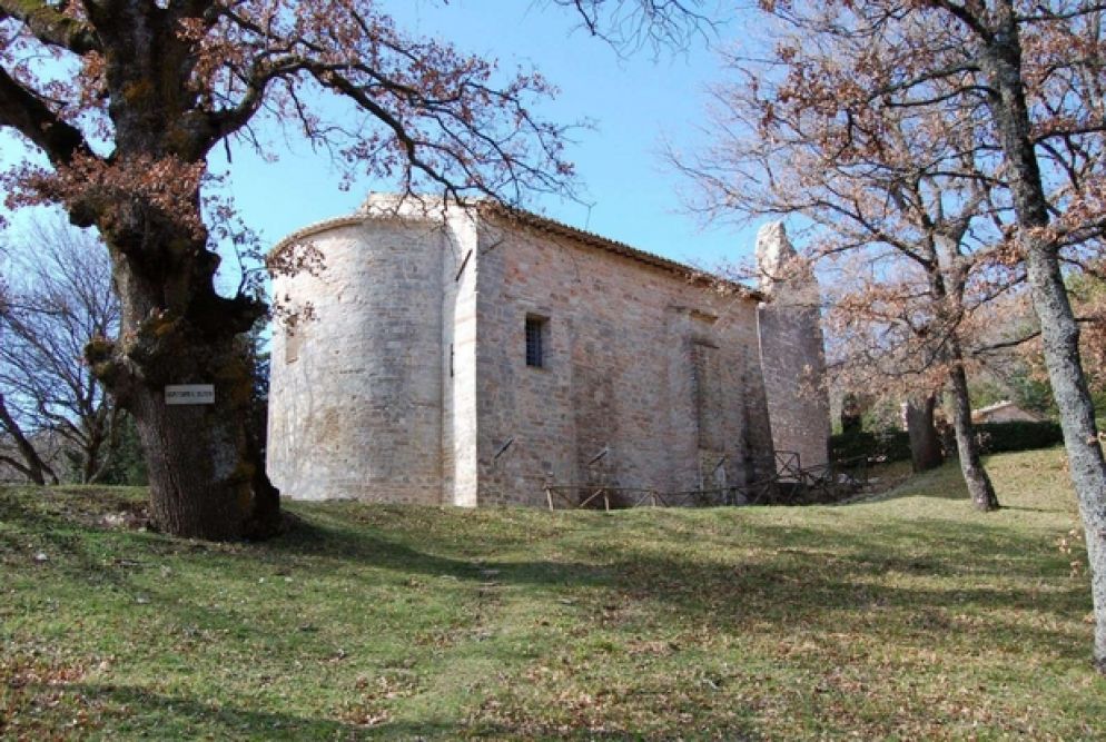 Le "Piccole Sorelle di Maria" fondate da Madre Maria Teresa dell’Eucarestia il 15 ottobre del 1964, risiedono stabilmente all'eremo della Trasfigurazione, luogo di particolare silenzio e solitudine, che e stato inaugurato il 6 agosto 1972