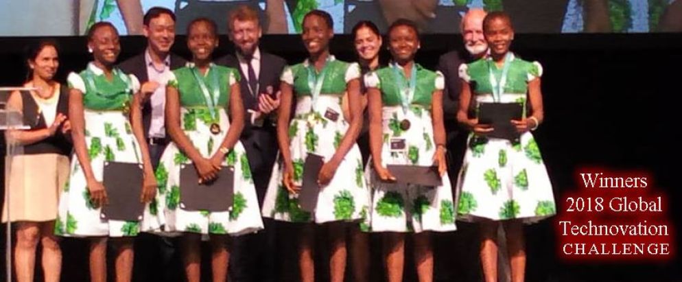 Le ragazze della Regina Pacis premiate a San Francisco (dal sito della scuola)