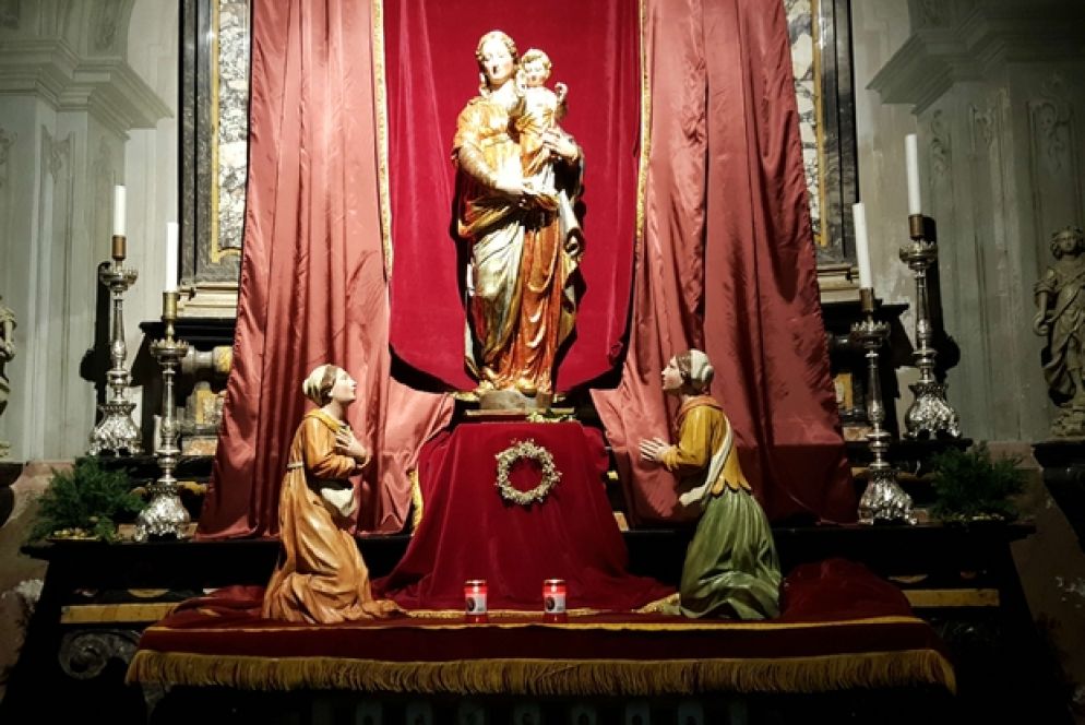 Il gruppo statuario della Madre della Misericordia attualmente custodito a Chiavenna (foto LRos)