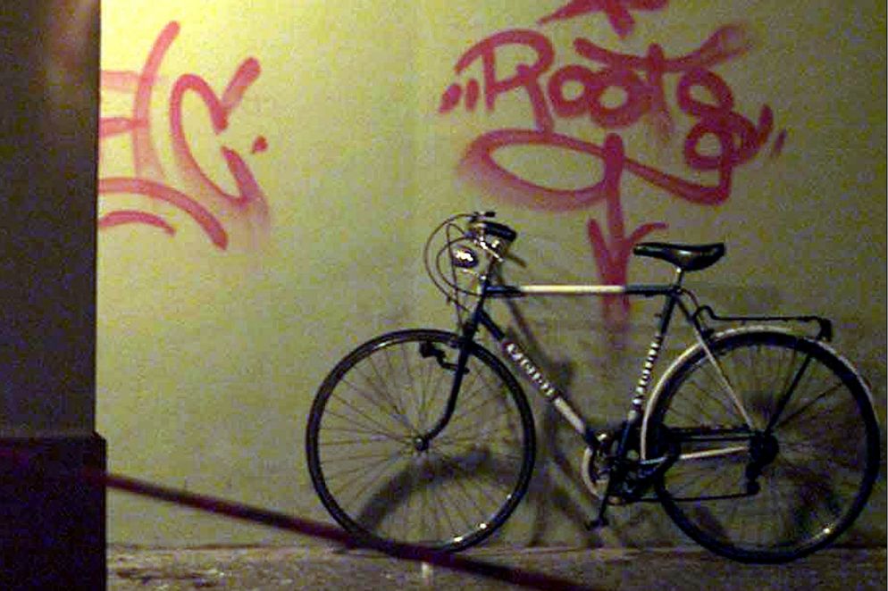 La bicicletta di Marco Biagi, lasciata contro il muro la sera della sua uccisione