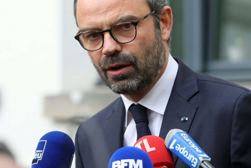 Il premier francese Edouard Philippe in conferenza stampa (Fotogramma)