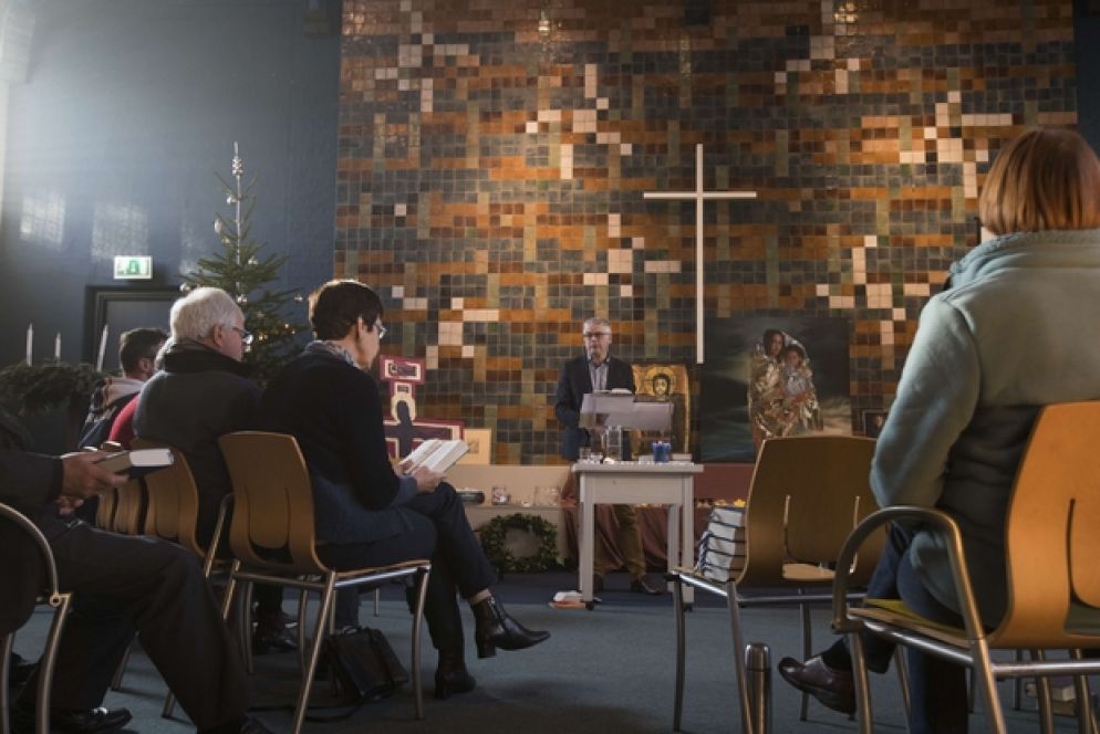 Un momento della preghiera non stop nella chiesa di Bethel a The Hague