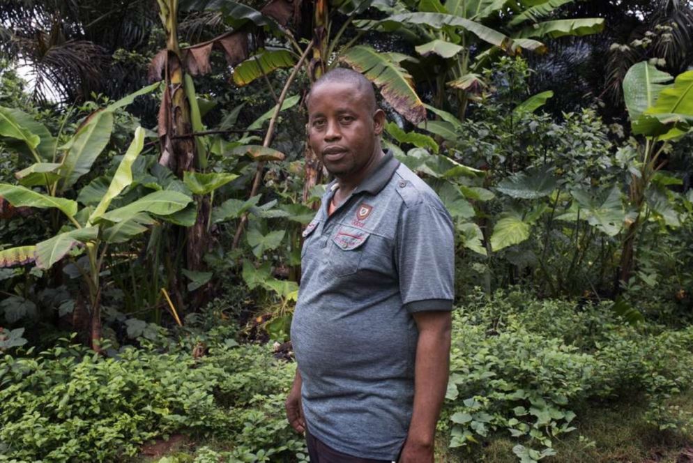 Fidelis Kigbor, rifugiato camerunense ospitato a casa del nigeriano Augustine Eka