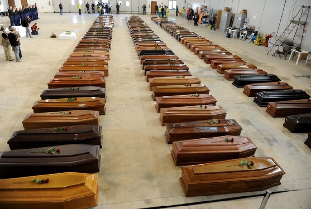 Le bare dei migranti morti nel naufragio di Lampedusa dell'ottobre 2013 (Ansa)