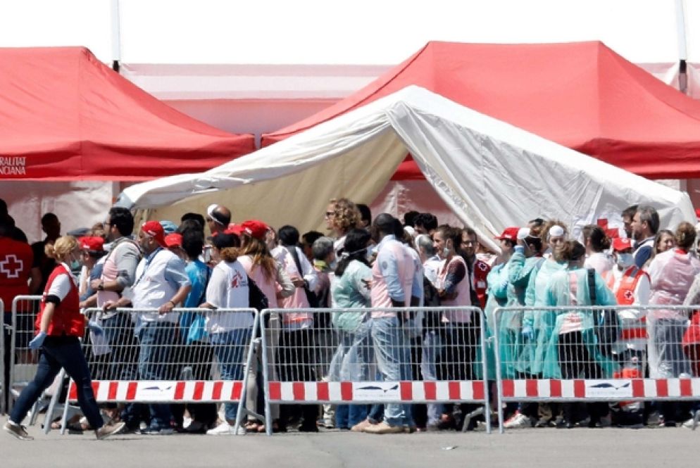 In fila per le registrazioni (Ansa)