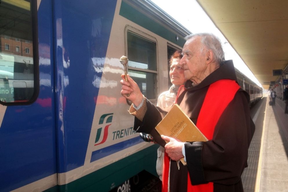 La benedizione ai viaggiatori e al treno (Juzzolino)