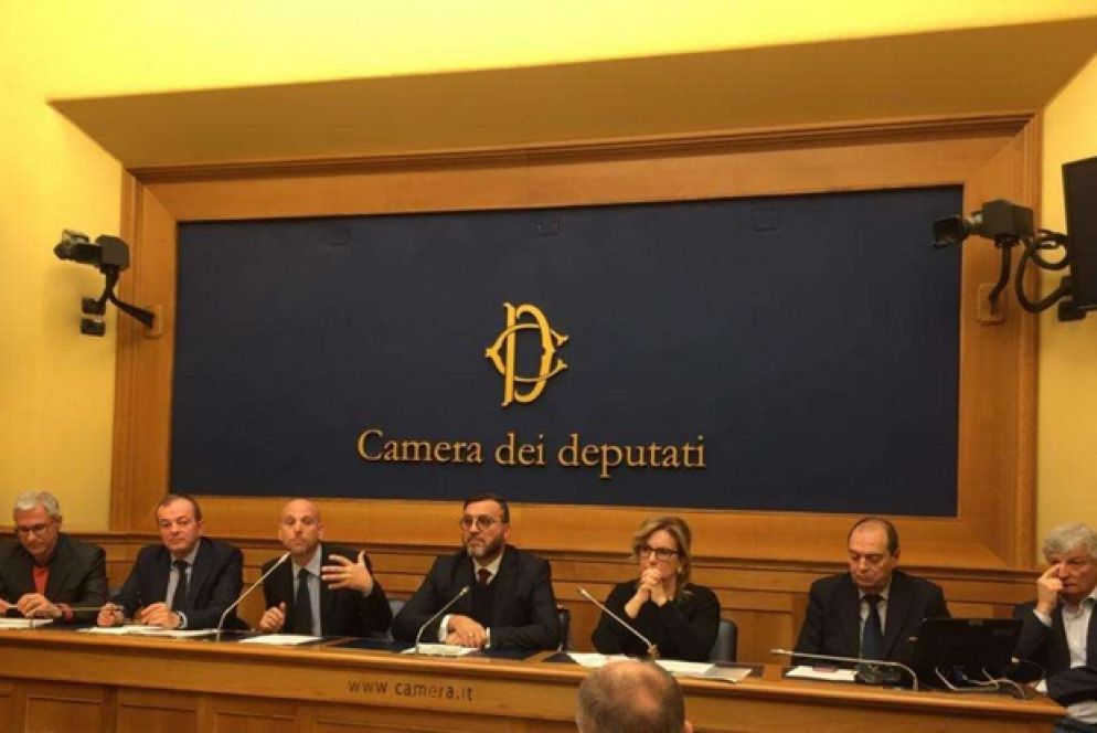 Un momento della conferenza stampa alla Camera, in cui comunità e servizi insieme hanno presentato ai parlamentari la loro proposta di revisione del Testo unico sulla droga