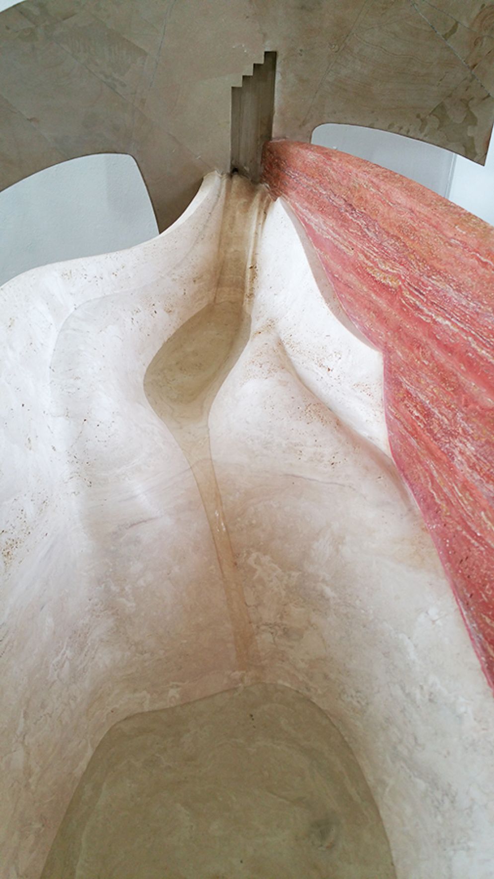 Raul Gabriel, particolare del fonte battesimale della chiesa di Olmo, Perugia