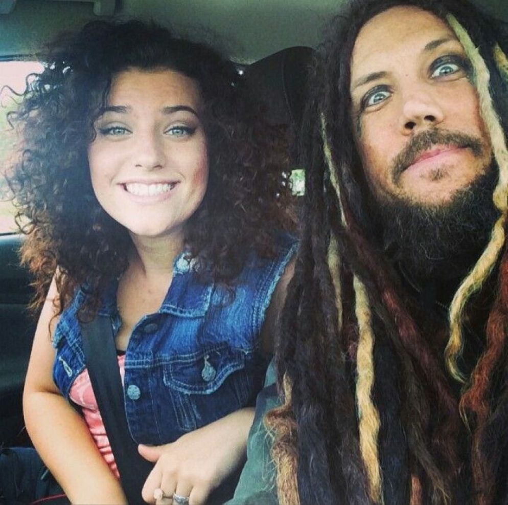 Il chitarrista dei Korn Brian Welch con la figlia Jeanna