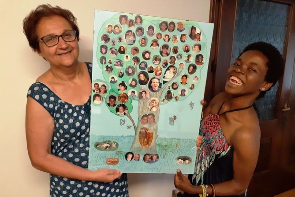 Madou con la mamma adottiva