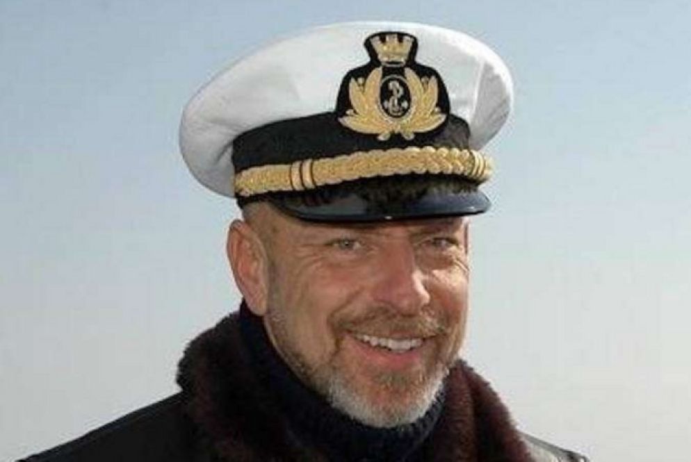 È stato Capo di Stato Maggiore del comando operativo di vertice interforze, Ispettore della scuola della Marina militare e comandante in Capo della squadra navale. Dal 2013 al 2016 è stato Capo di Stato Maggiore della marina, e sotto la sua supervisione sono nate le operazioni Mare Nostrum e Mare Sicuro. Dopo il pensionamento dal massimo grado della Marina ha scelto di collaborare con l’organizzazione Sea Sheperd, partecipando nei mesi scorsi con la nave "Ocean Warrior" all’operazione "Vanguard" per il contrasto dei bracconieri nelle acque della Namibia. Fra l’altro De Giorgi è pilota degli Zodiac, i potenti gommoni per gli abbordaggi e le ispezioni ai grandi pescherecci oceanici che incrociano nelle acque al largo dell’Africa occidentale equatoriale.