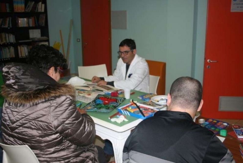 Un momento di attività all'interno della Rems di San Maurizio Canavese, nel laboratorio artistico