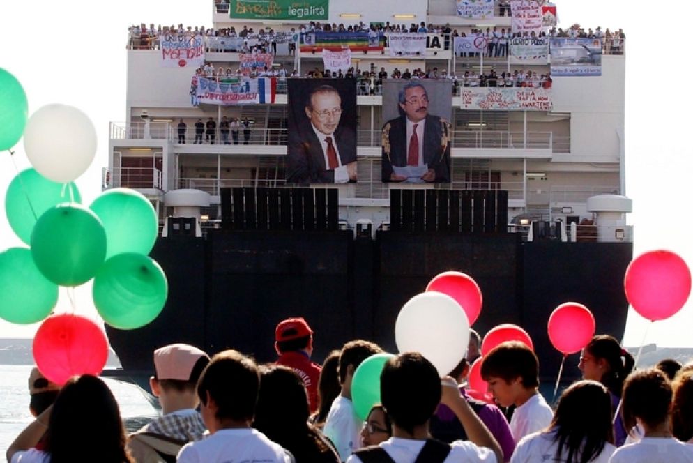 La partenza della nave della legalità nell'edizione del 2012